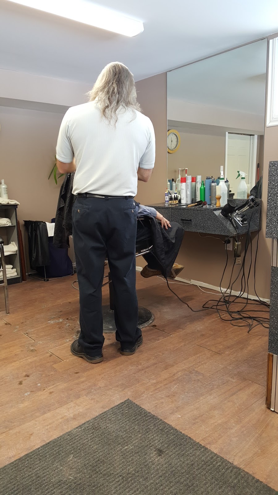 Brooklin Haircutting Place | 75 Pearl St, Whitby, ON L1M 1A3, Canada | Phone: (905) 655-4119