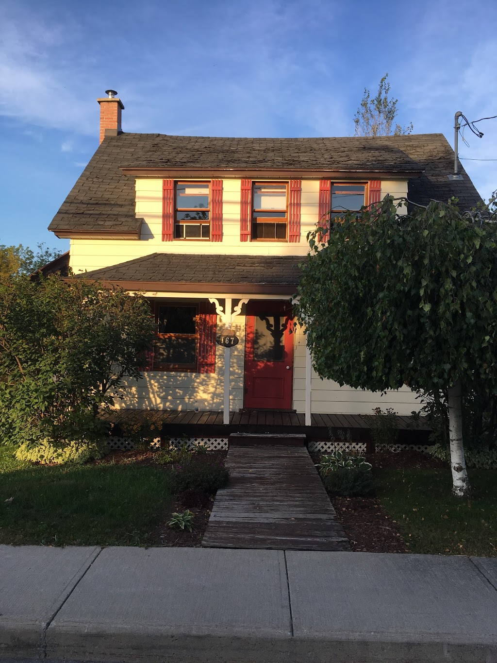 Ronald Chemin de vie par Géomancie | 167 Rue Yamaska, Saint-Denis-sur-Richelieu, QC J0H 1K0, Canada | Phone: (514) 774-3032