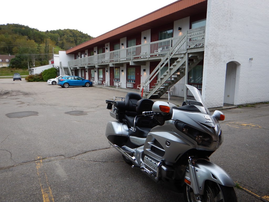 Motel Chez Pierre | 2020 Bd de Comporté, La Malbaie, QC G5A 1N3, Canada | Phone: (418) 665-3718