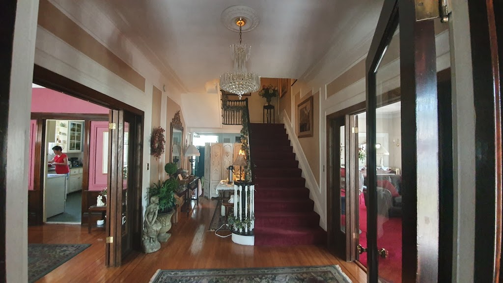 Hanover House Bed & Breakfast | 610 Buffalo Ave, Niagara Falls, NY 14303, USA | Phone: (716) 278-1170