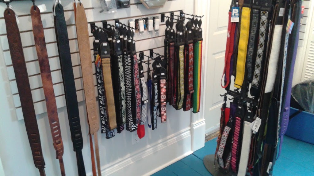 Buchanans House of Music | 15 Edgewater St, Mahone Bay, NS B0J 2E0, Canada | Phone: (902) 531-3310