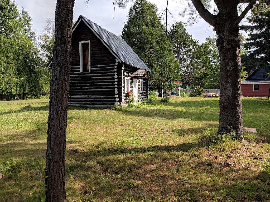 Cabins at the Domain | 1282 Carroll Rd, Haliburton, ON K0M 1S0, Canada | Phone: (705) 457-1242