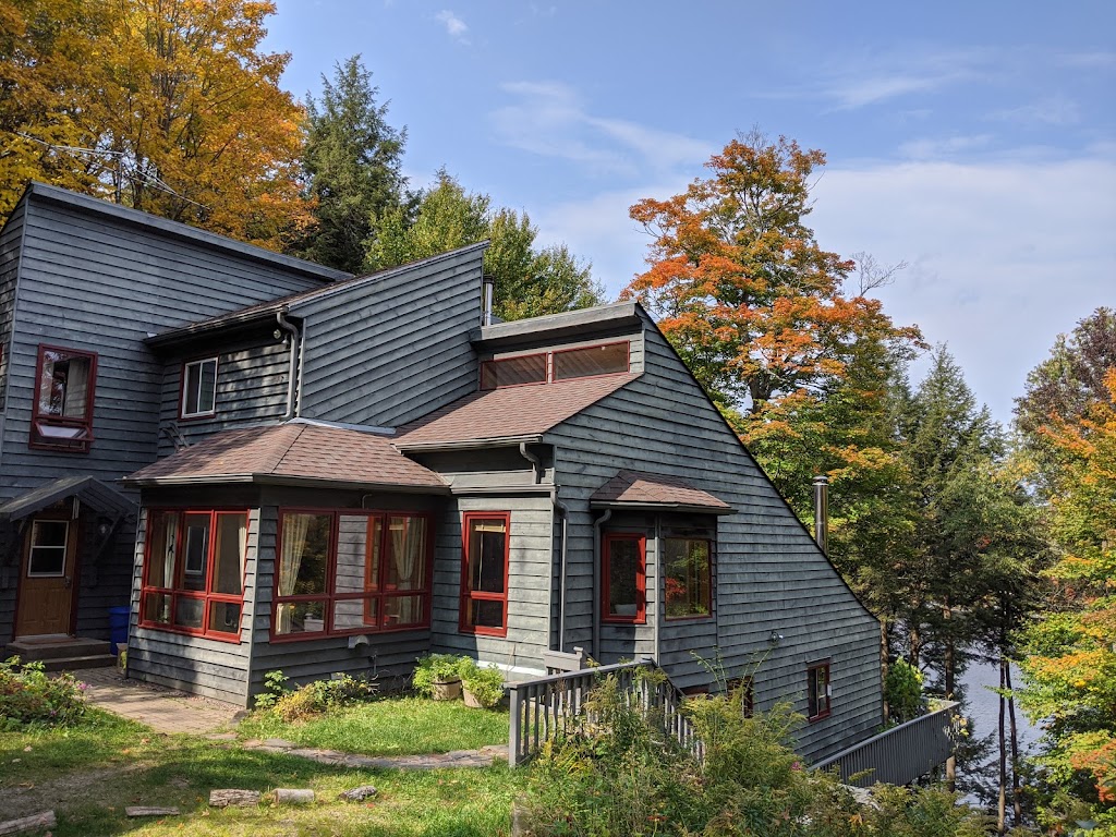 Pinecrest on the Lake | 1254 Birch Narrows Rd, Dysart et al, ON K0M 1S0, Canada | Phone: (647) 358-6602