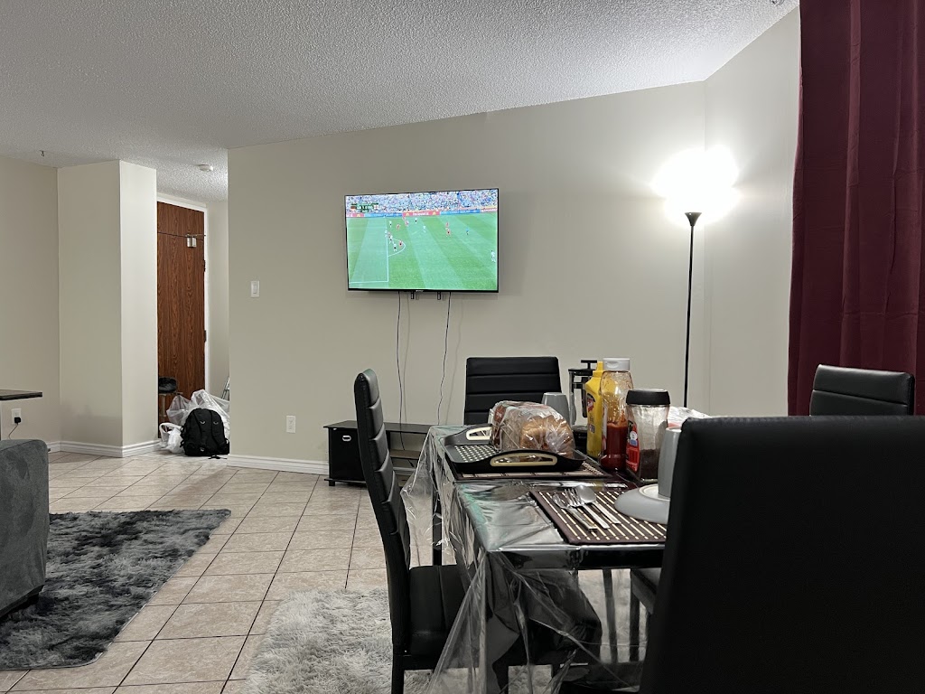 Business Room Club | 2020 Jasmine Crescent, Gloucester, ON K1J 8K5, Canada | Phone: (613) 701-2442