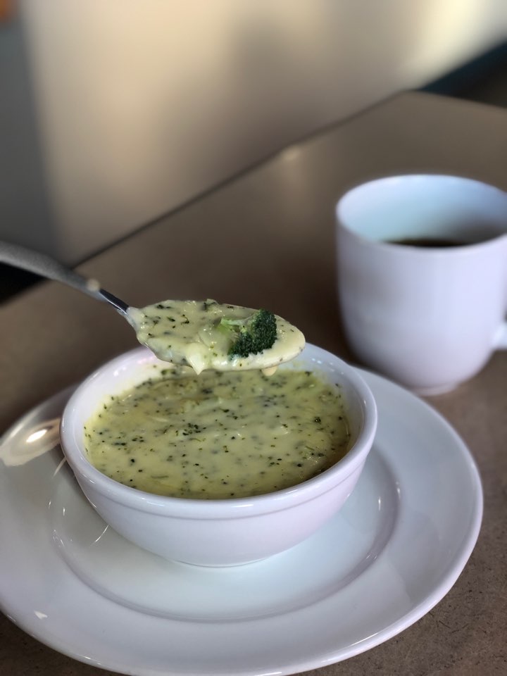 Michaels Family Restaurant | 37165 Lougheed Hwy, Deroche, BC V0M 1G0, Canada | Phone: (604) 820-2399