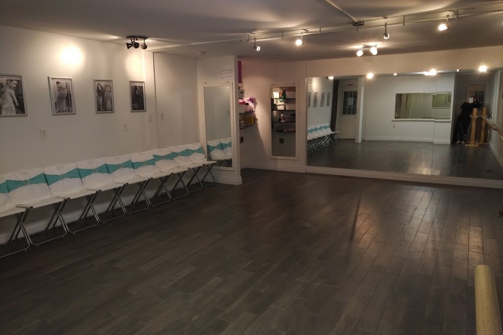 Born 2 Move Dance Company | 2481 Upper James St Unit 4, Mount Hope, ON L0R 1W0, Canada | Phone: (905) 807-4632