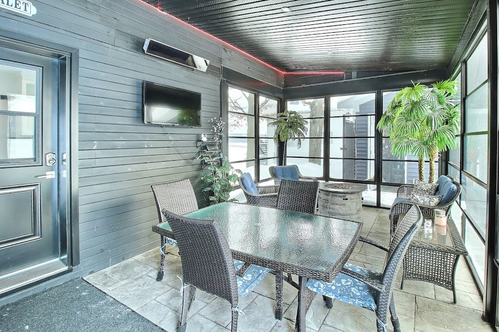 Le Chalet Bleu | 804 Rue Principale, Saint-Ferdinand, QC G0N 1N0, Canada | Phone: (819) 362-0906