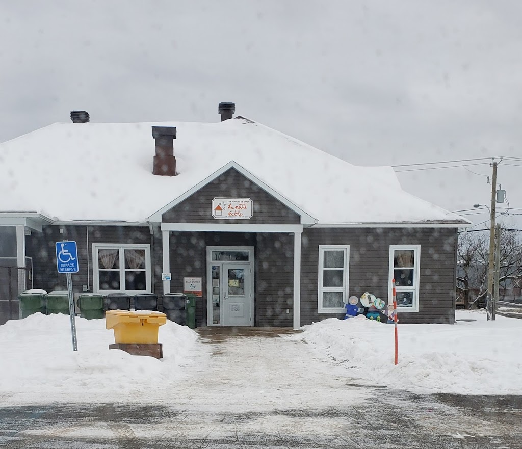 CPE La petite école | 10 Rue Fournier, Saint-Rosaire, QC G0Z 1K0, Canada | Phone: (819) 330-2248