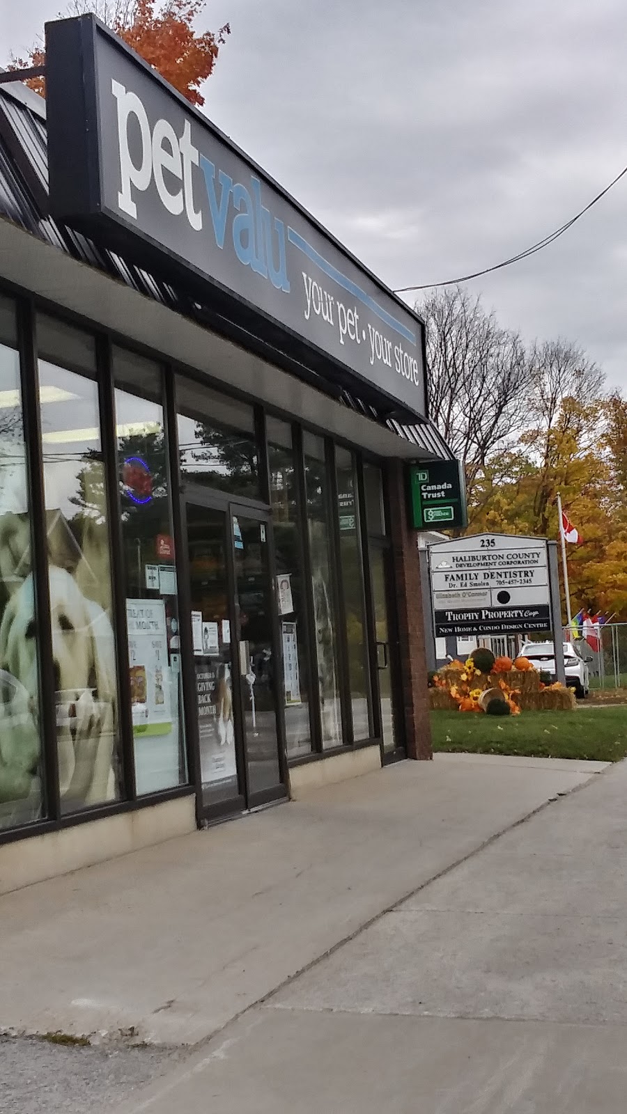 Pet Valu | 231 Highland St, Haliburton, ON K0M 1S0, Canada | Phone: (705) 457-9738