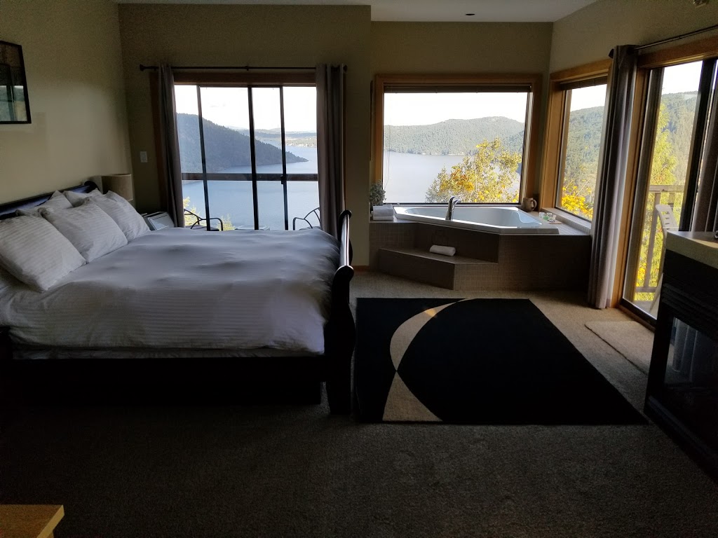 Moon Water Lodge | 265 Trans-Canada Hwy, Malahat, BC V0R 2L0, Canada | Phone: (778) 432-3123