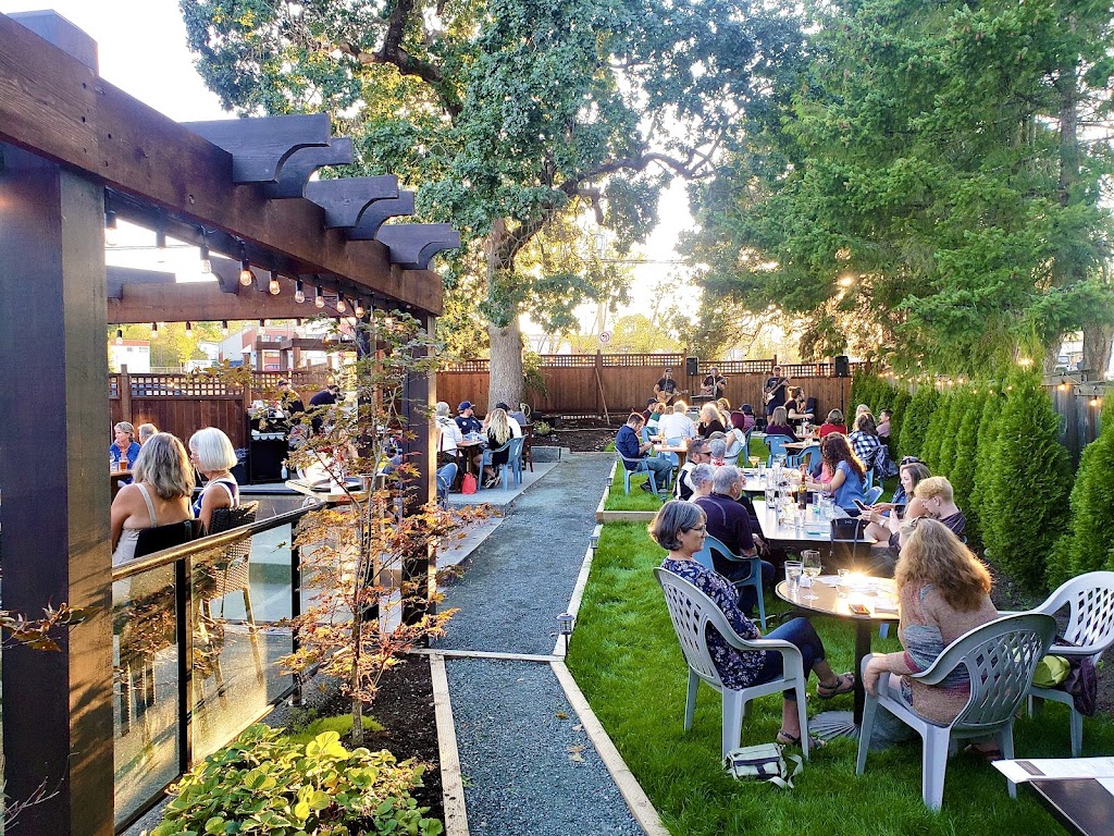 The Oak Taphouse | 3287 Cowichan Lake Rd, Duncan, BC V9L 4C1, Canada | Phone: (250) 856-0899