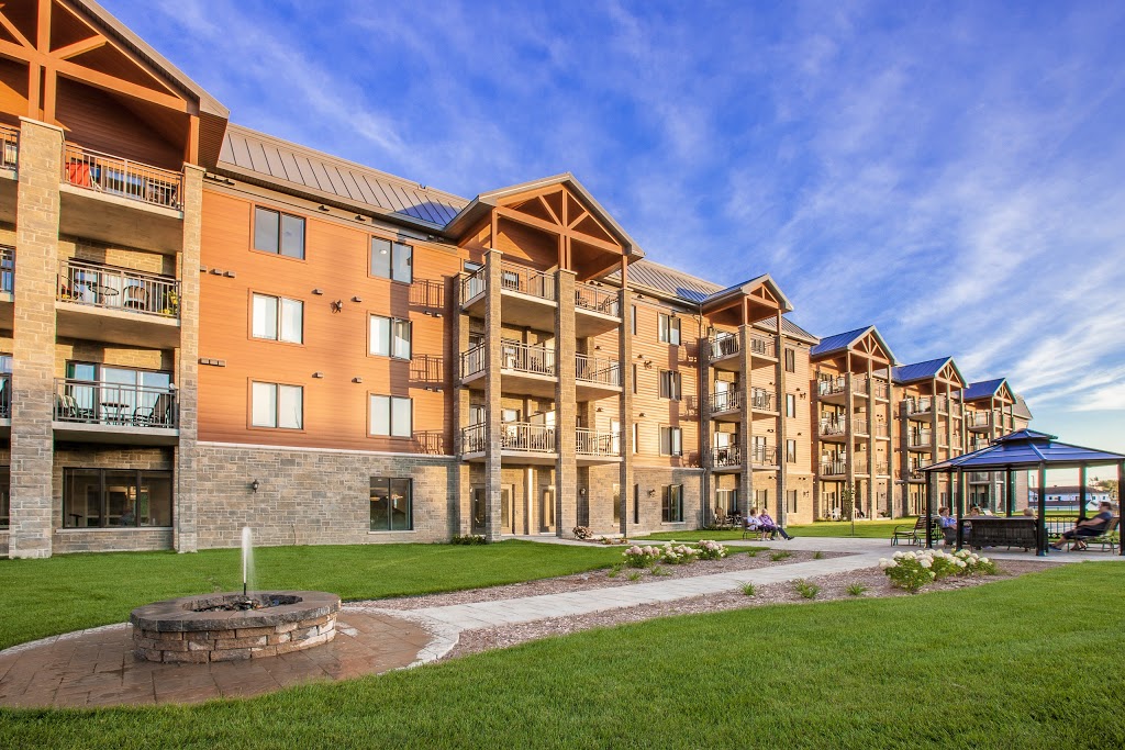 Le Renaissance Thetford Mines | 101 Rue Monfette E, Thetford Mines, QC G6G 1N9, Canada | Phone: (418) 335-3999