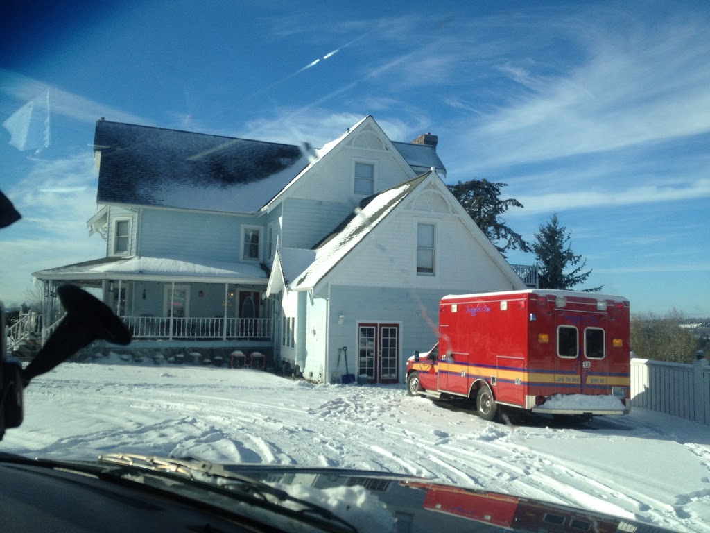 Smugglers Inn Bed & Breakfast | 2480 Canada View Dr, Blaine, WA 98230, USA | Phone: (360) 332-1749
