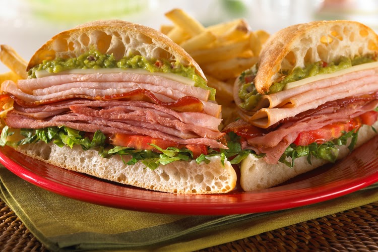 TGI Fridays Restaurant & Sports Bar | 6700 Fallsview Blvd, Niagara Falls, ON L2G 3W6, Canada | Phone: (905) 356-8523