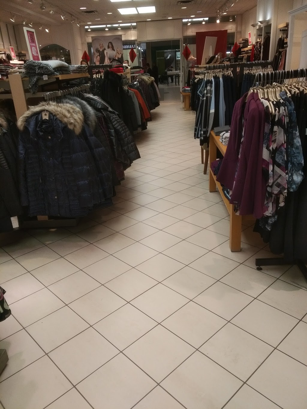 Laura | 3050 Boul de Portland, Sherbrooke, QC J1L 1K1, Canada | Phone: (819) 565-8523