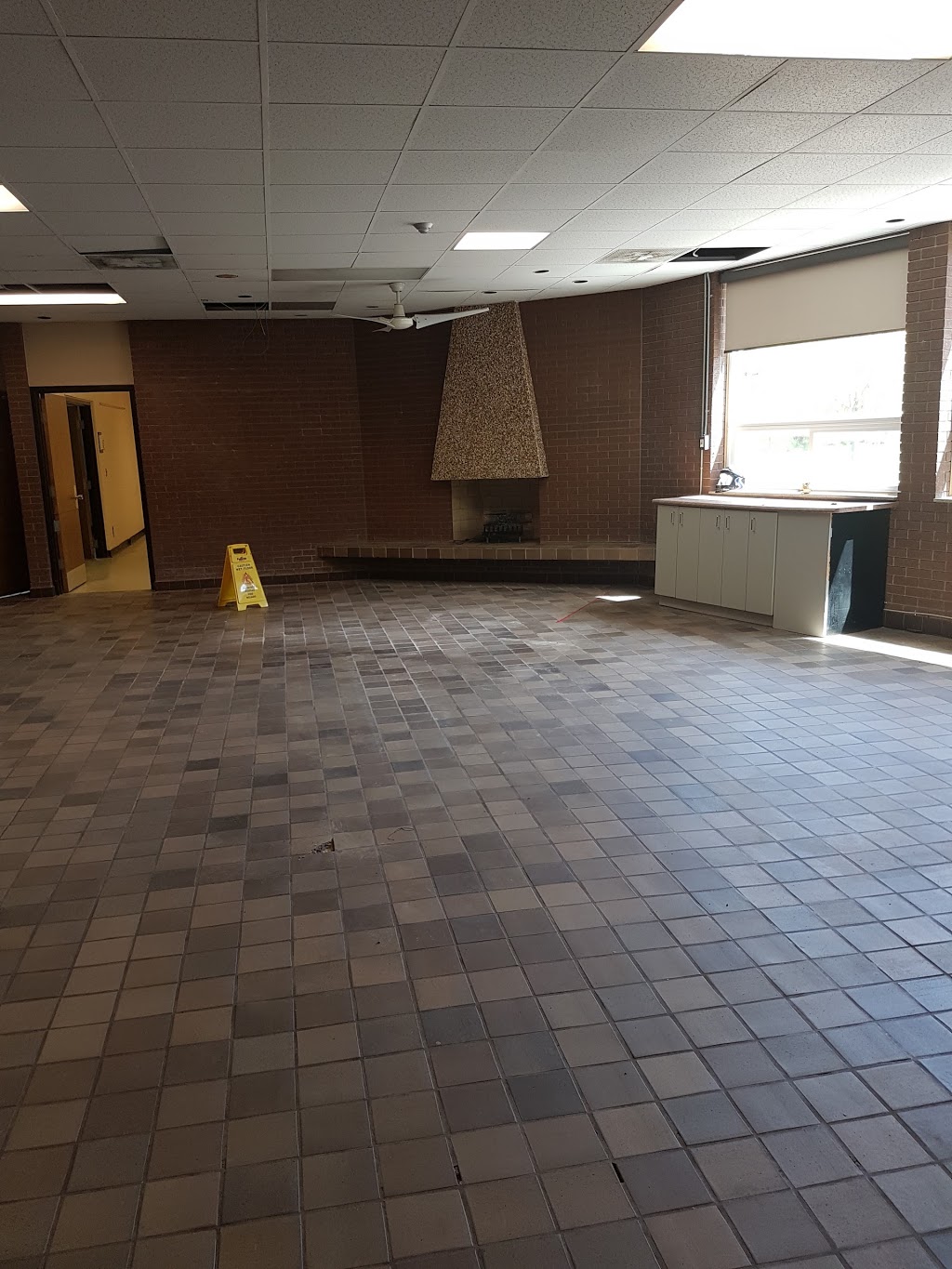 École élémentaire Louise-Charron | 2520 Cabana Rd W, Windsor, ON N9G 1E5, Canada | Phone: (226) 315-1878