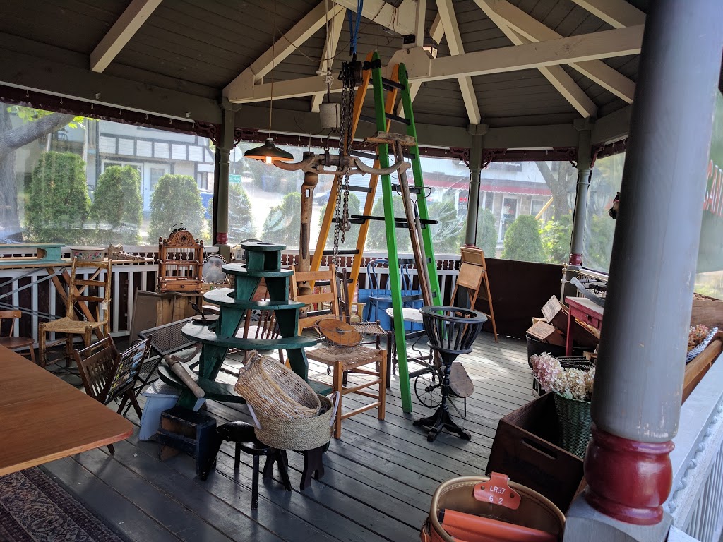 Les Chineuses | 910 Rue Valiquette, Sainte-Adèle, QC J8B 2M3, Canada | Phone: (450) 229-1624