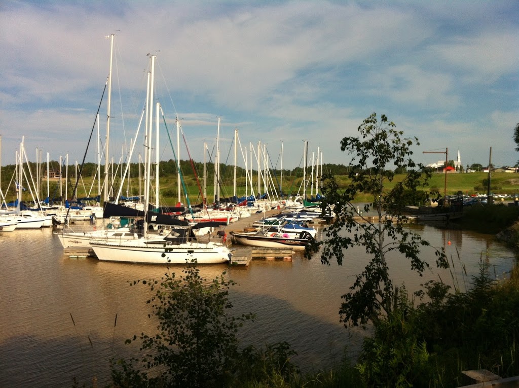 Marina 110 Rue de la Marina, SaintHenrideTaillon, QC G0W 2X0, Canada