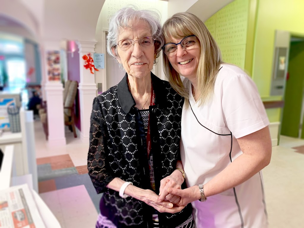 Les Résidences Du Précieux Sang | 5615 Rue Saint-Louis, Lévis, QC G6V 4G2, Canada | Phone: (418) 837-3715