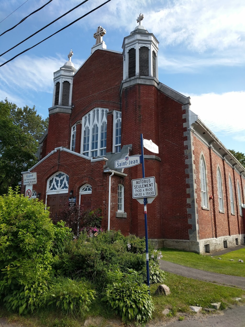 Église Saint-Joseph (Paroisse Notre-Dame-des-Pays-den-Haut) | 2980 Rue Lafontaine, Sainte-Adèle, QC J8B 1G1, Canada | Phone: (450) 229-3429
