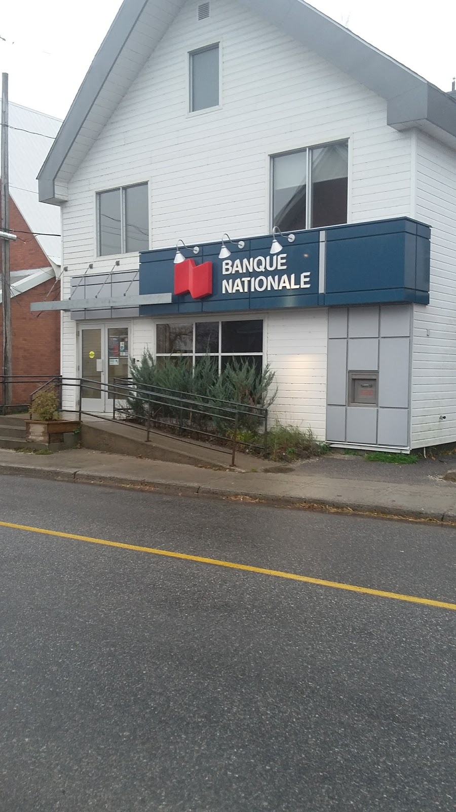 Banque Nationale | 741 Chemin Riverside, Wakefield, QC J0X 3G0, Canada | Phone: (819) 459-2323