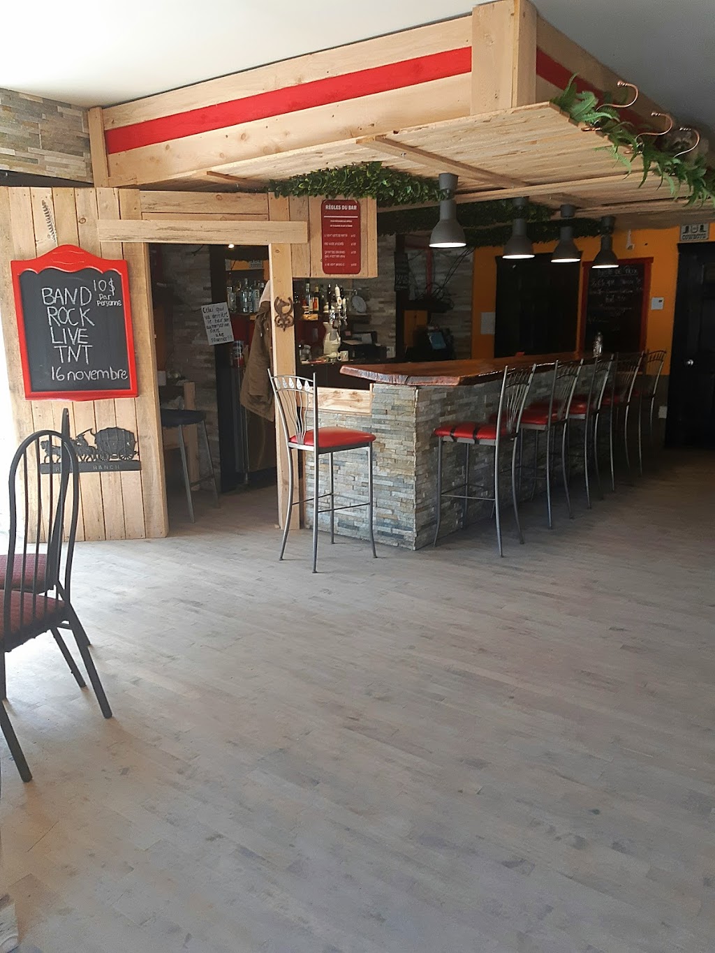 Bar chez rowny | 11850 335 Rte, Saint-Calixte, QC J0K 1Z0, Canada | Phone: (450) 222-5356