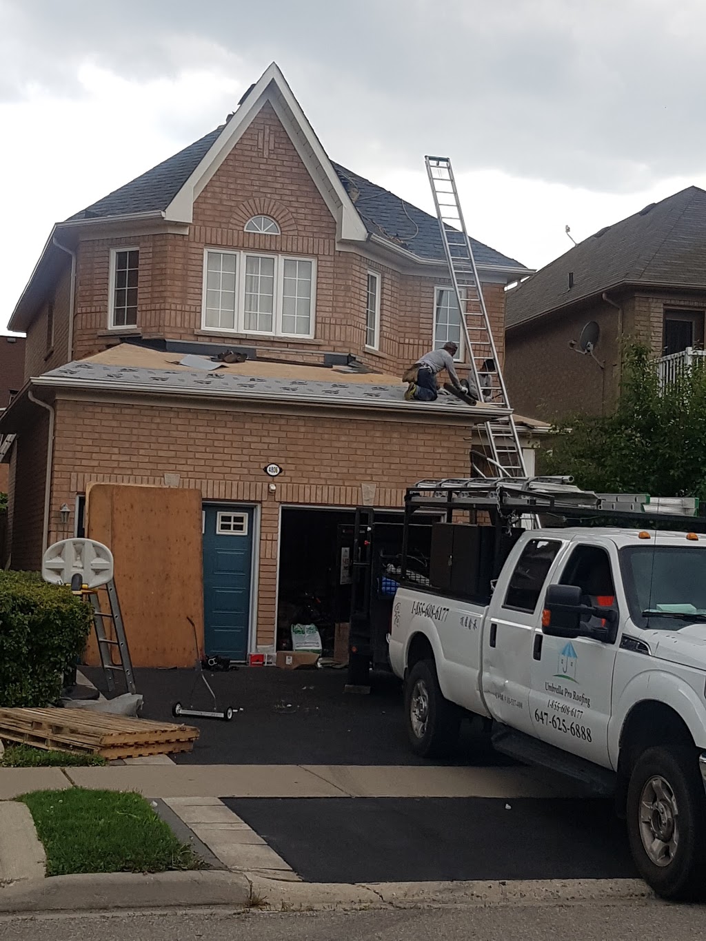umbrella pro roofing | 43 Hendon Rd, Markham, ON L3R 6Z7, Canada | Phone: (647) 625-6888