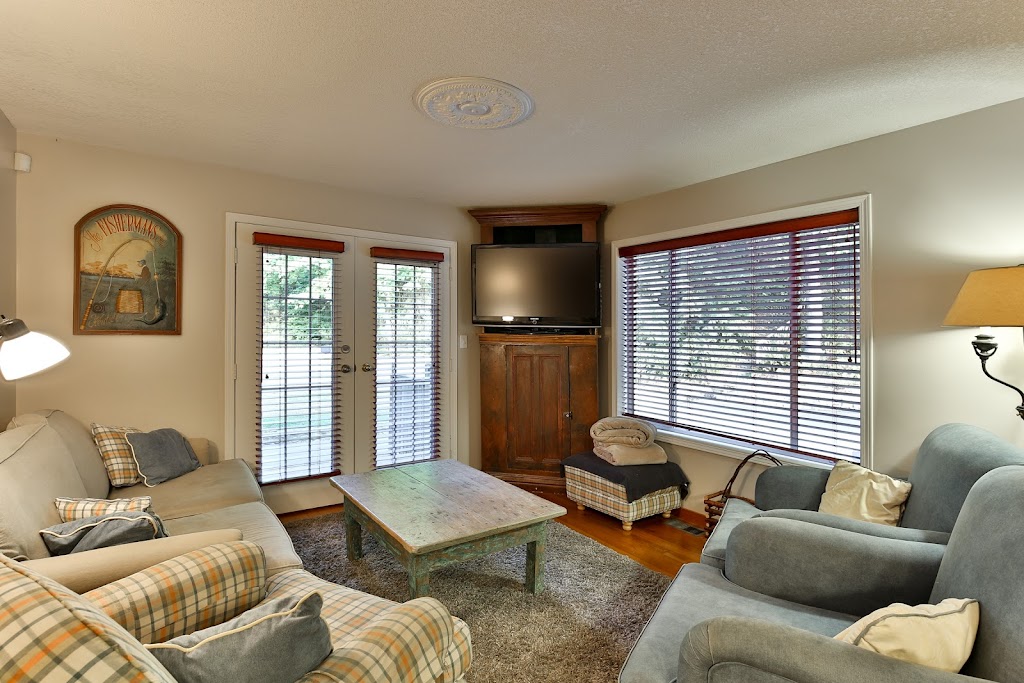West Coast River Lodge | 7379 Rincon Rd, Port Alberni, BC V9Y 9E9, Canada | Phone: (778) 421-0868