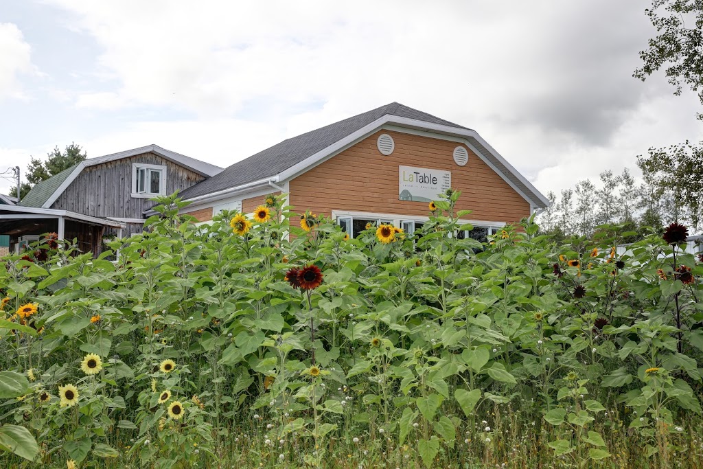 Resto-Boutique La Table | 2593, Route du Fleuve, Les Éboulements, QC G0A 2M0, Canada | Phone: (418) 635-1212