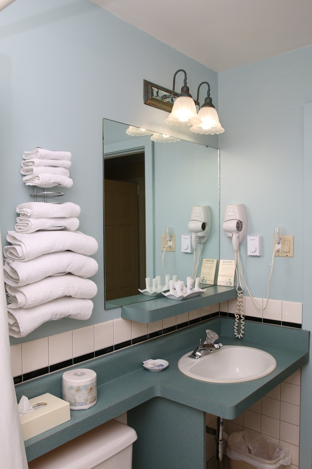 Fern Resort | 4432 Fern Resort Road, Ramara, ON L3V 0L1, Canada | Phone: (800) 567-3376