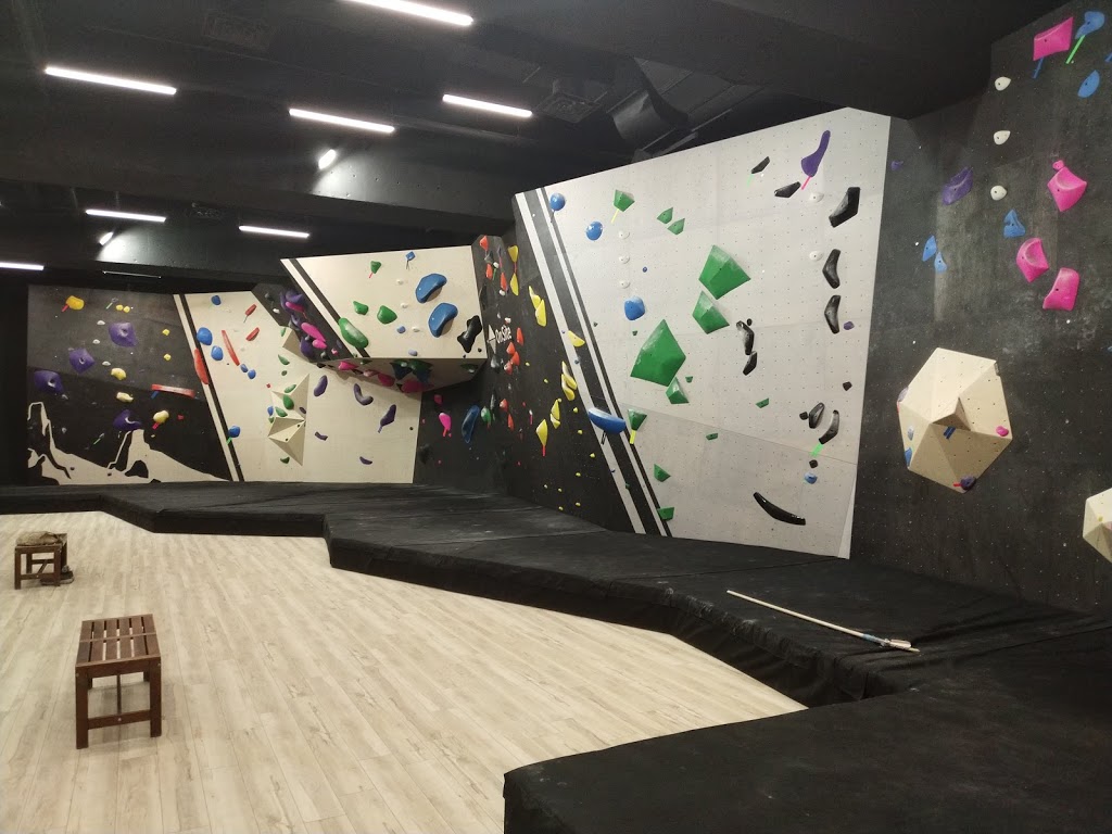 Basecamp Climbing Queen West | gym | 186 Spadina Ave Unit 1A, Toronto, ON M5T 3B2, Canada | 4165463941 OR +1 416-546-3941