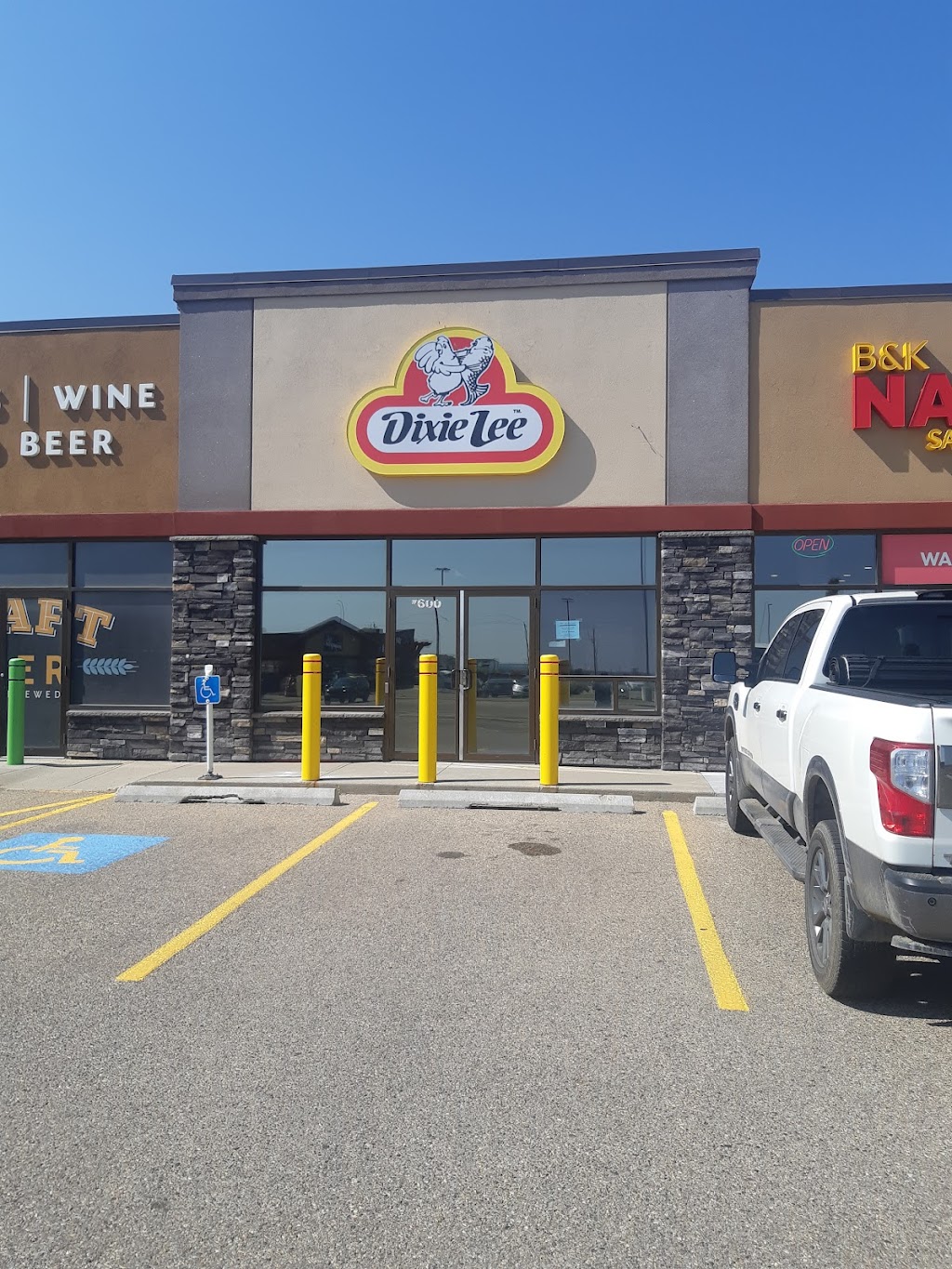 Dixie Lee Fried Chicken | Best Fast Food Restaurant | 3715 47 Ave #600, Sylvan Lake, AB T4S 0C8, Canada | Phone: (587) 853-6653
