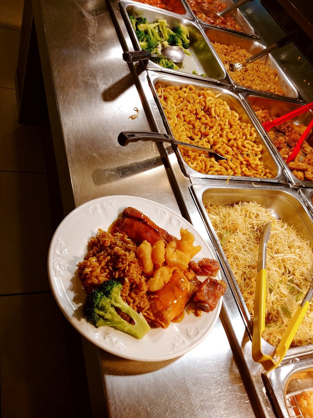 Buffet Kam Hong | 1438 Bd Monseigneur-Langlois, Salaberry-de-Valleyfield, QC J6S 1E3, Canada | Phone: (450) 371-9888
