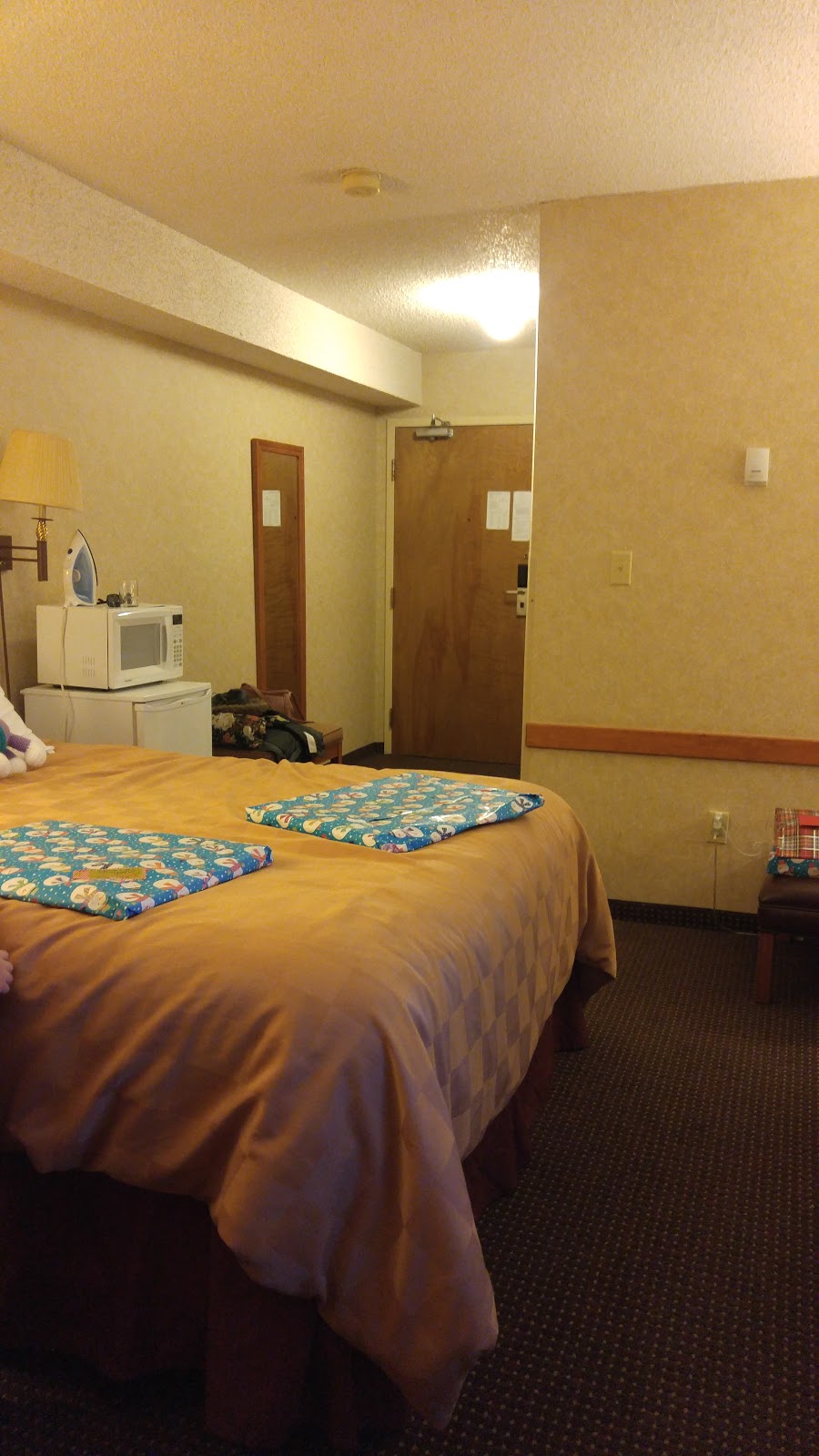 Ramada by Wyndham Stony Plain Hotel & Suites | 3301 43 Ave, Stony Plain, AB T7Z 1L1, Canada | Phone: (780) 963-0222
