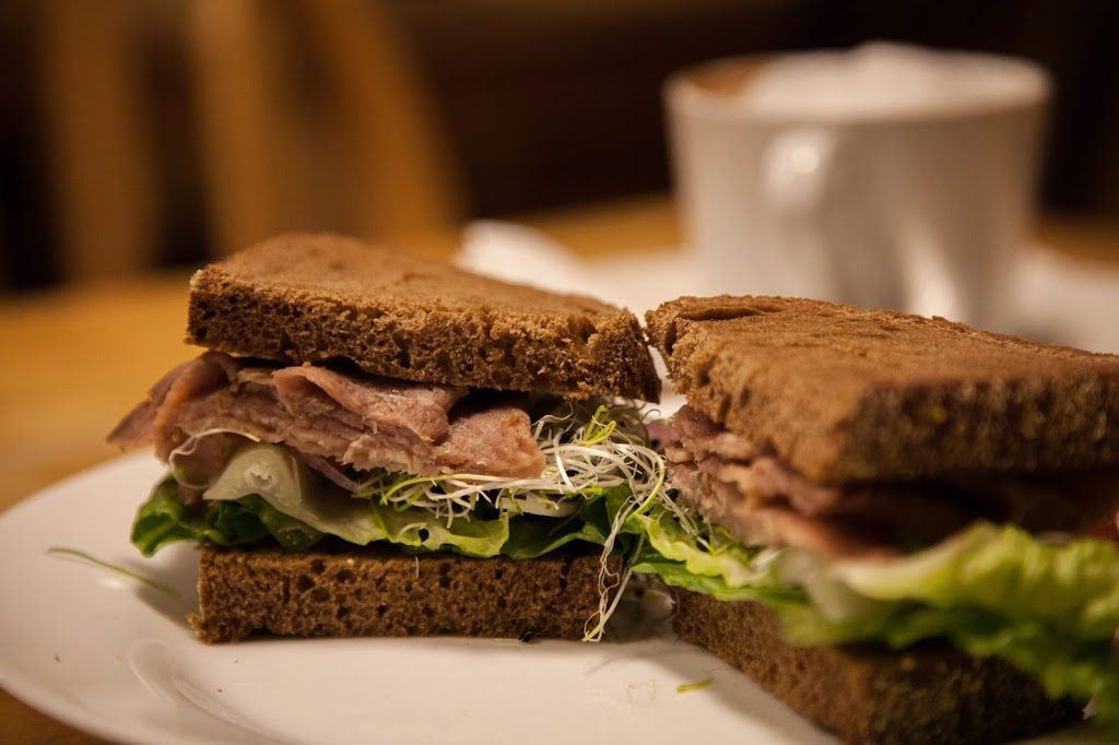 Lakeshore Coffee House | 2007 Lakeshore Rd, Burlington, ON L7R 1A1, Canada | Phone: (905) 631-1622