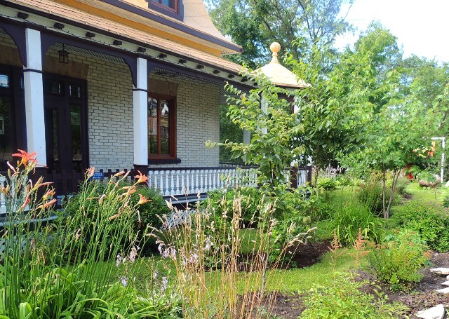 Auberge Douceurs Belges | 4335 Rue Michelet, Québec, QC G1P 1N6, Canada | Phone: (418) 871-1126