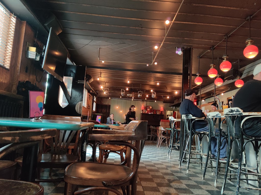 Bar Courcelle | 4685 R. Notre Dame O, Montréal, QC H4C 1S7, Canada | Phone: (438) 382-4685