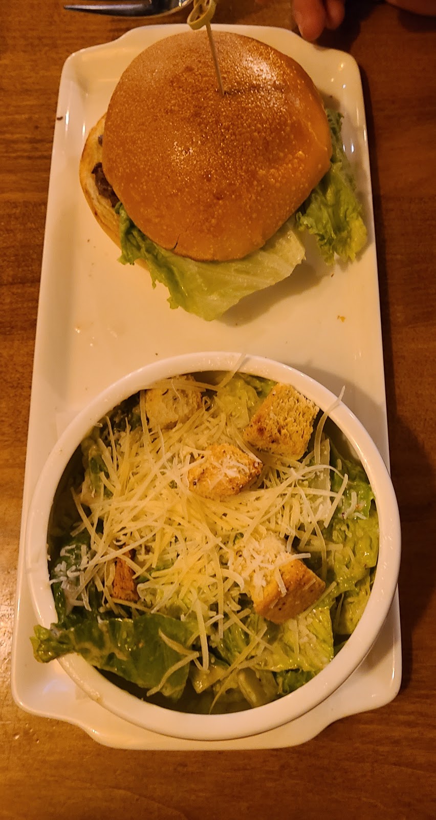 Earls Kitchen + Bar | 45585 Luckakuck Way, Chilliwack, BC V2R 1A1, Canada | Phone: (604) 858-3360