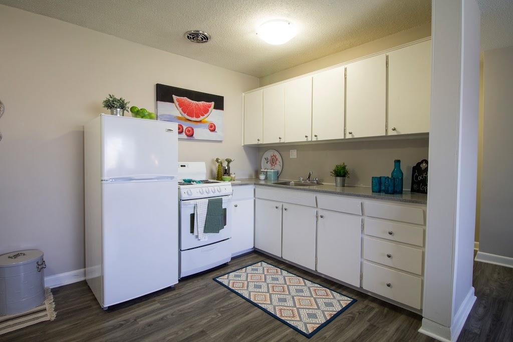 Parkway Park Apartments - CLV Group | 1394 Highgate Rd, Ottawa, ON K2C 2Y7, Canada | Phone: (613) 518-2155