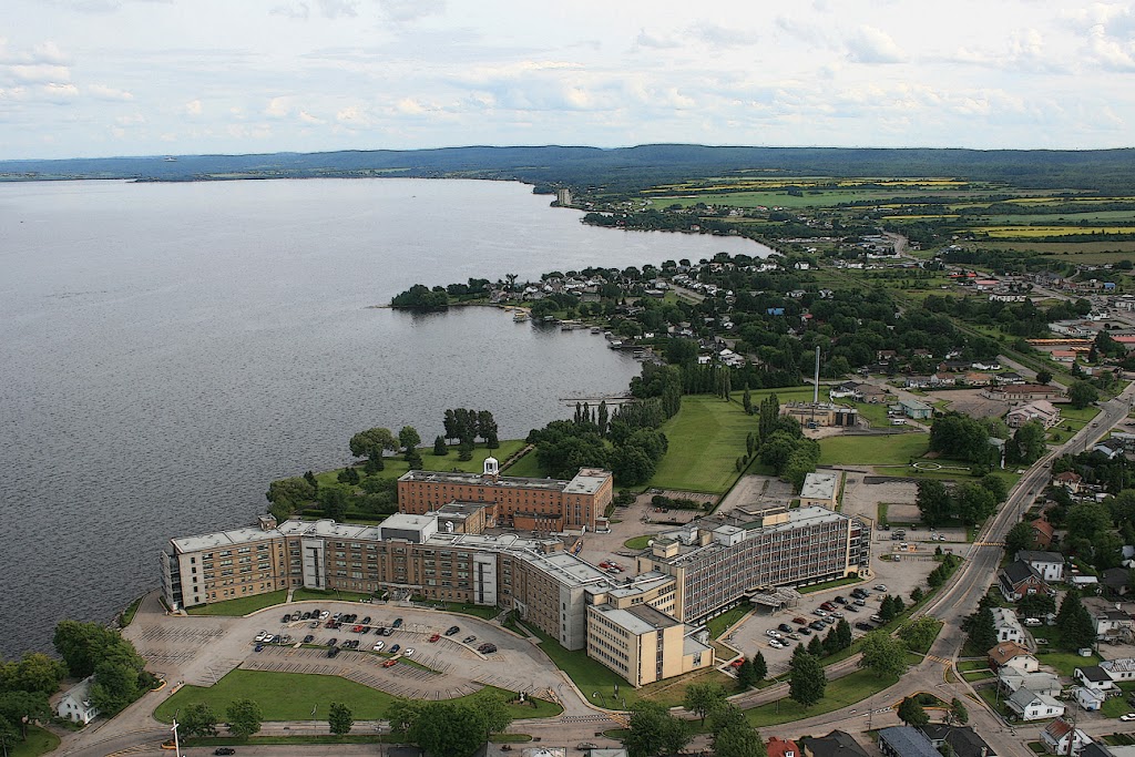 Roberval Hospital | 450 Rue Brassard, Roberval, QC G8H 1B9, Canada | Phone: (418) 275-0110