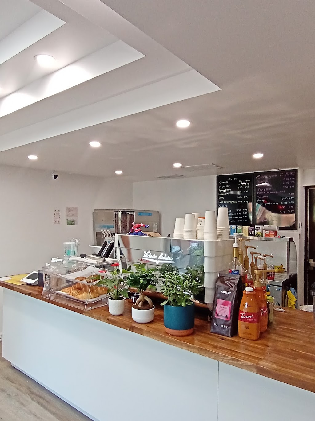 Café Crèmerie Oka | 18 Rang de lAnnonciation, Oka, QC J0N 1E0, Canada | Phone: (450) 415-1010