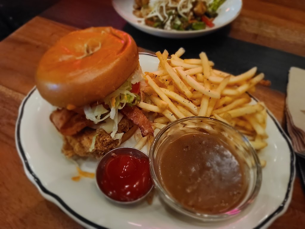 Browns Crafthouse 124th St. | 10141 124 St, Edmonton, AB T5N 1P5, Canada | Phone: (780) 761-1240