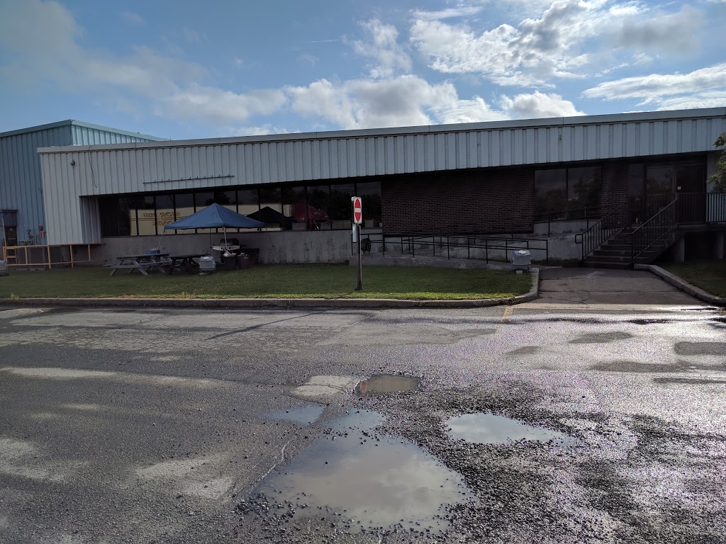 Manitoulin Transport | 1890 Boulevard des Sources, Pointe-Claire, QC H9R 5B1, Canada | Phone: (800) 361-3132