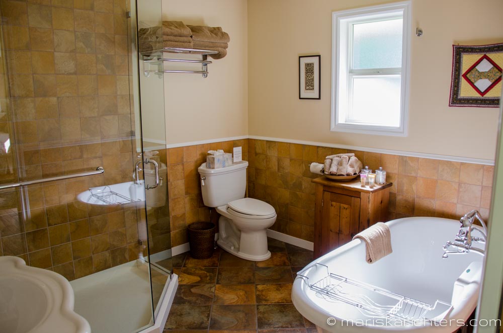 Wits End Retreat | 517 Witty Beach Rd, Victoria, BC V9C 4H8, Canada | Phone: (250) 474-1066
