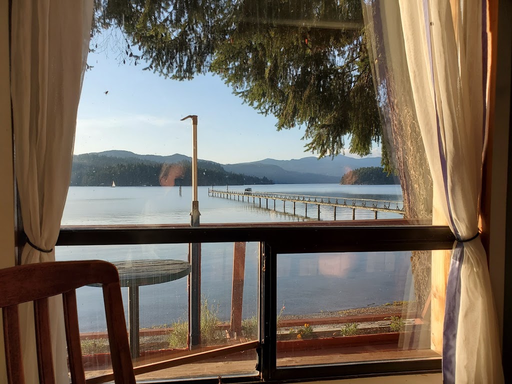 The Blue Heron Inn | 5521 Delta Rd, Sechelt, BC V0N 3A0, Canada | Phone: (604) 885-3847