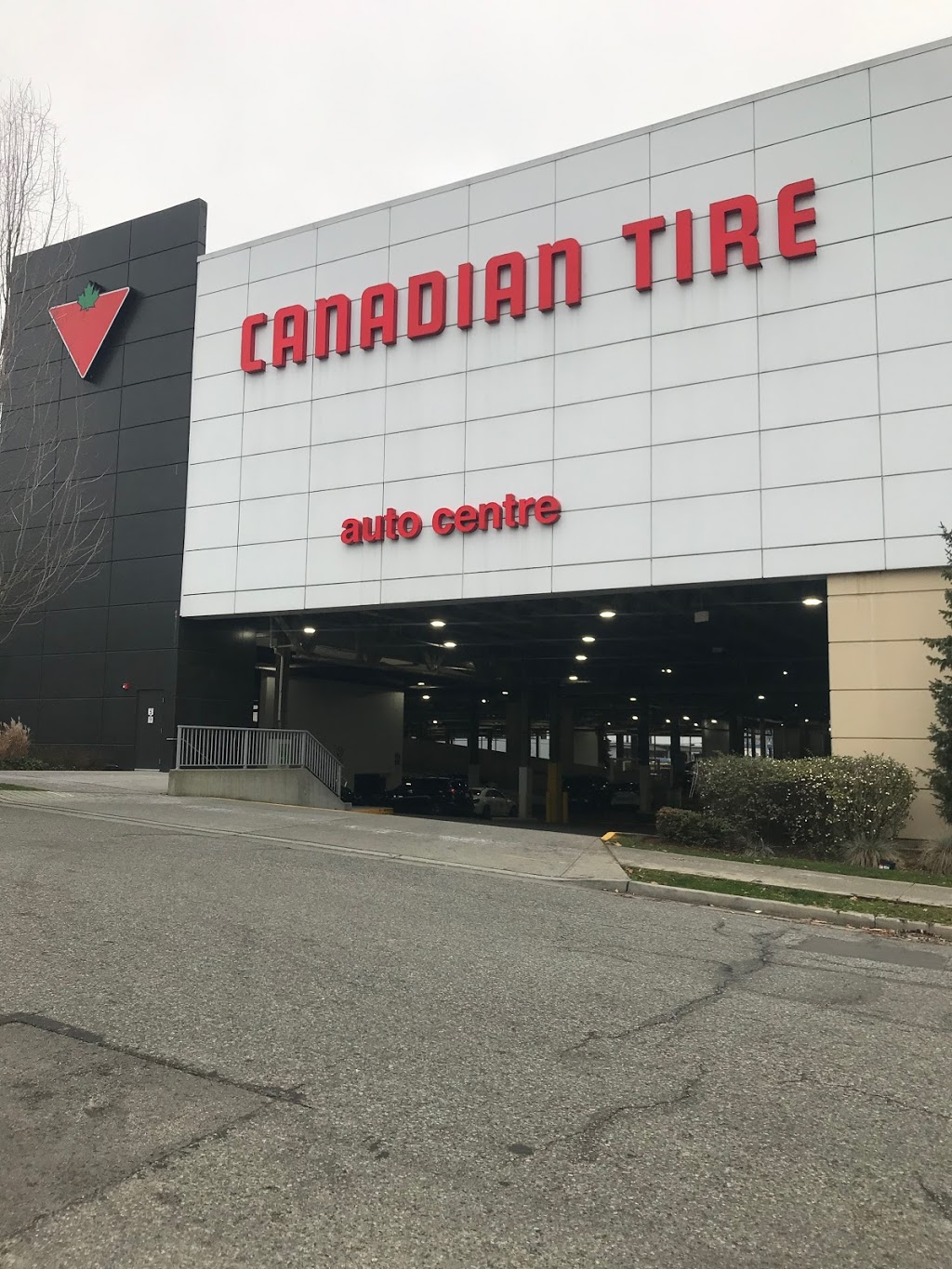 Canadian Tire Auto Service Centre | car repair | 2830 Bentall St, Vancouver, BC V5M 4H4, Canada | 6044313572 OR +1 604-431-3572