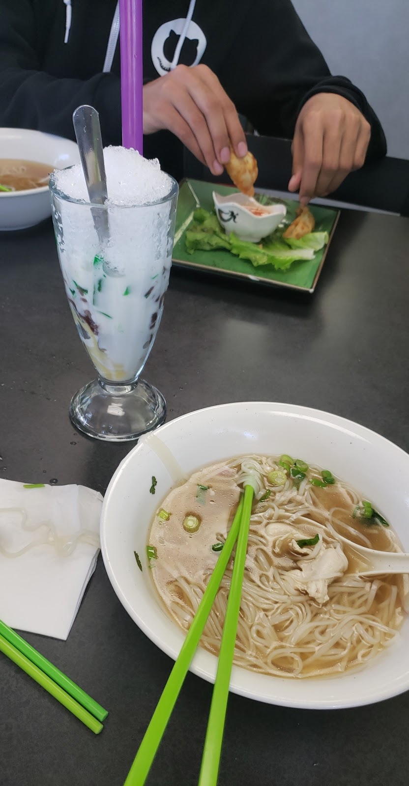 T H Dang Restaurant | 1425 Pembina Hwy, Winnipeg, MB R3T 2C2, Canada | Phone: (204) 415-5588