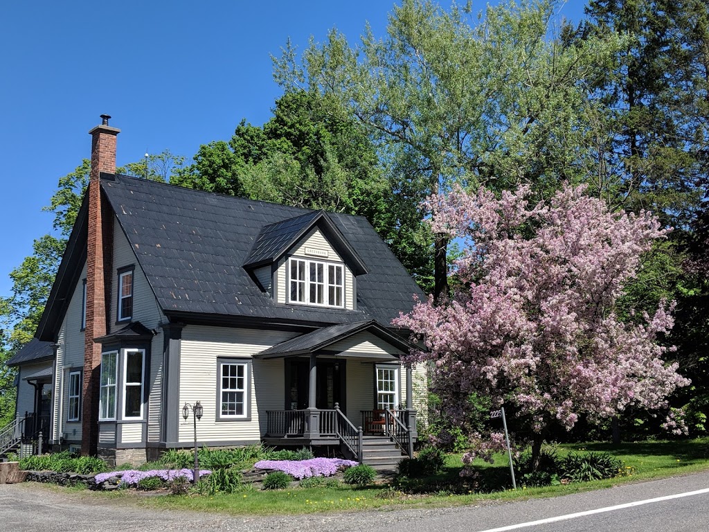 Minton | 2225 QC-143, Hatley, QC J0B 4B0, Canada | Phone: (819) 238-3141