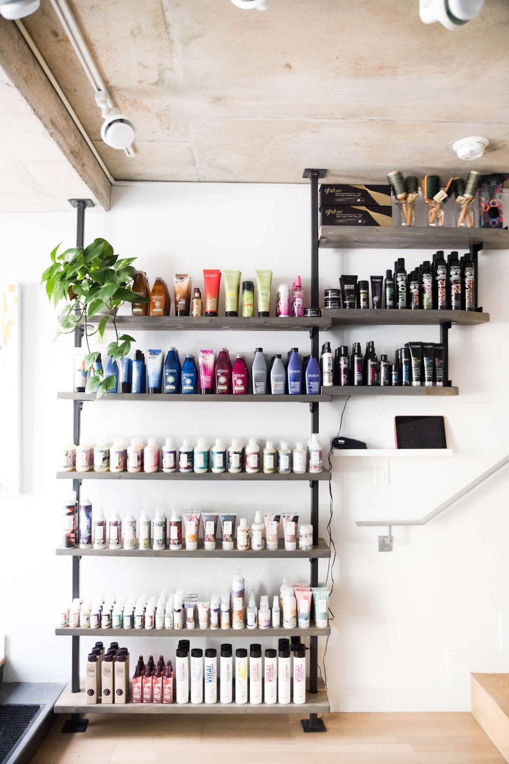 Hidden Gem Hair Stuff | 29 Stewart St, Toronto, ON M5V 2V8, Canada | Phone: (647) 674-1153