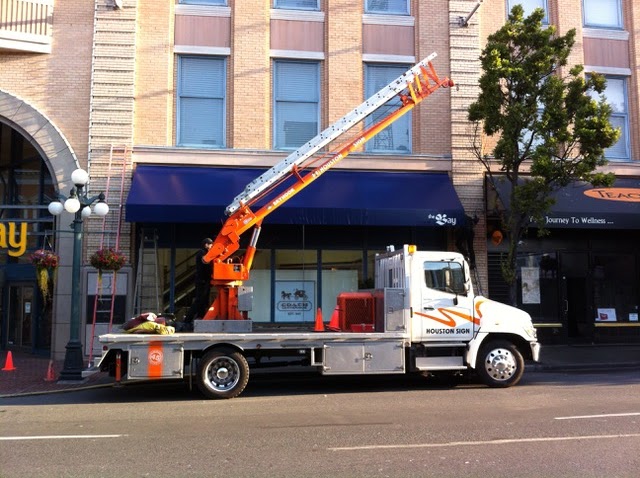 Houston Sign | 502 William St, Victoria, BC V9A 3Y9, Canada | Phone: (250) 385-9993